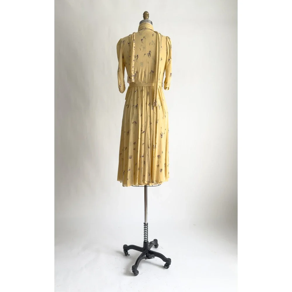Virginie yellow floral vtg 70s‎ does 40s knee length dress - Picture 9 of 9